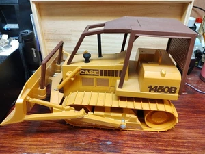 Ertl 1/16 Case 1450B Bulldozer industriale giocattolo in metallo con gabbia a rulli in plastica - Foto 1 di 9