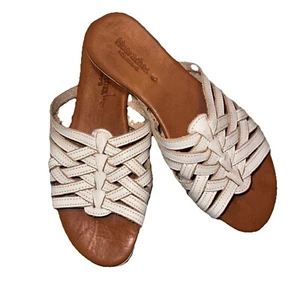 New Huaraches Bearpaw Leather Womens Slides Slippers Size 9 Sandals Shoes White - Picture 1 of 5