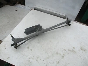 VOLVO V70 1998 FRONT WIPER MOTOR AND LINKAGE 0390241134 - Picture 1 of 4