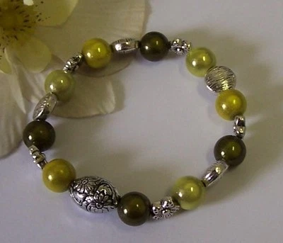 Perlen-Armband grün Spacer silber Zierelemente Unikat Handarbeit 10mm - Bild 1 von 2