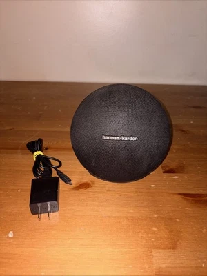 Altavoz portátil inalámbrico Bluetooth Harman Kardon Onyx mini negro con cargador Foto 1 de 4