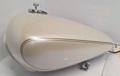 1986 Yamaha XV700 Virago Gas Fuel Tank Pearl White Clean Inside Great Shape - Image 1 of 4