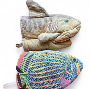1993 Boston Warehouse Shark Fish Oven Pot Holders Decorative Marine Life - Picture 1 of 3