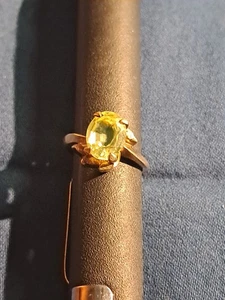 10 Kt Gold with A Ovel Peridot Gemstone Ring - Picture 1 of 5