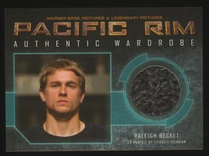 2014 Cryptozoic Pacific Rim Charlie Hunnam como reliquia de armario Raleigh Becket #M1 - Imagen 1 de 2