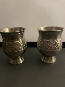 2er Set Vintage geprägte Zinn Fußkelche Bargeschirr Kerzenhalter 10 Oz römisch - Bild 1 von 12