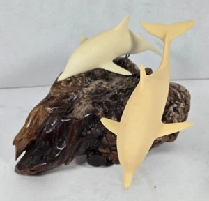 John Perry White Dolphins Family Single Sculpture Burlwood Wood - Bild 1 von 11