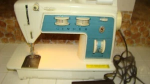 Macchina da cucire Singer 756 con pedale e custodia - Foto 1 di 19