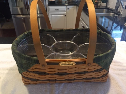 LONGABERGER TRADITIONS  COLLECTION GENEROSITY PICNIC BASKET 1999 Cover