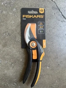 Fiskars P521 Bypass Ergo Pruner - Picture 1 of 2