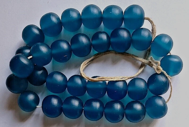 Bead Strand, Resin - Dark Blue, 32 Pieces, .5", 2mm Beading Holes, Durable - Image 1 of 1