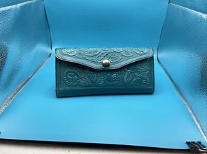 Cartera para mujer Hecho en Chiapas México de cuero genuino hecha a mano con flores - Imagen 1 de 3