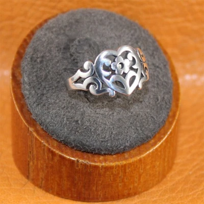 Anillo retirado James Avery FLOR CORAZÓN DESPLAZADO Plata de Ley Talla 7.75 Foto 1 de 4