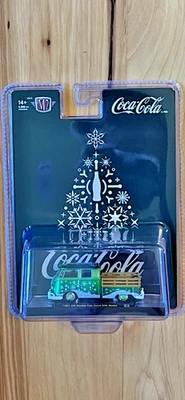 НОВЫЙ! Модель грузовика с двойной кабиной 2025 M2 Machines Coca-Cola Christmas 1961 VW США!! - Изображение 1 из 4