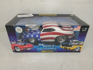 (NEW) Muscle Machines 1969 Stars & Stripes Chevy Camaro Diecast 1:18 Scale - Picture 1 of 7