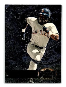 Rickey Henderson 1997 Metal Universe #221 Padres Surface Snow Low Grade - Bild 1 von 2
