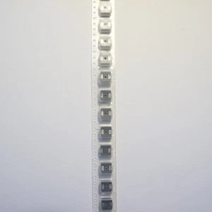 20 bobinas de estrangulador de potencia SMD PIC0605H100MF (7,3 mm x 6,6 mm x 4,8 mm) DCR 69 mΩ 4A/7,5 A - Imagen 1 de 3