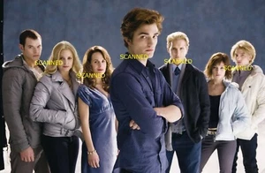 Twilight ROBERT PATTINSON Picture #4011 Edward + - Picture 1 of 1