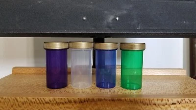 Juego de 4 fagotes oboe de 1,5 oz. Tazas de remojo de caña con tapas doradas Foto 1 de 4