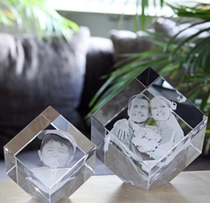 CC80 Glas Laser Gravur Geschenkidee 2D Foto in 3D zu Weihnachten Baby Kind Hund - Bild 1 von 5