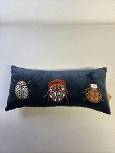 Almohada lumbar bordada de insectos de terciopelo de algodón 18x8 nueva con etiquetas terciopelo azul - Imagen 1 de 5