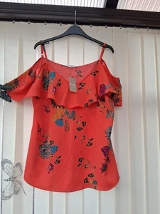 Beautiful Red Floral Cold Shoulder Top Size 16 Brand New With Tags - Picture 1 of 4