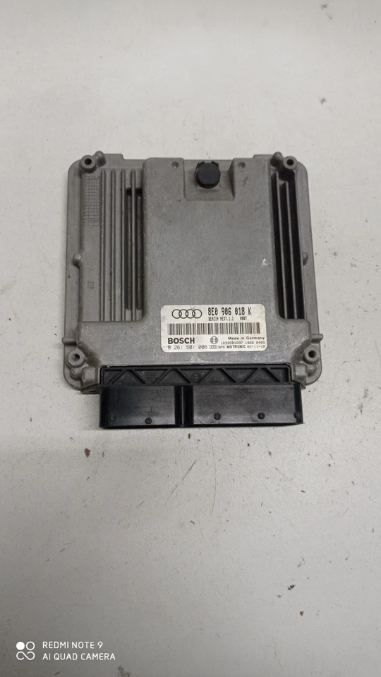 CALCULATEUR MOTEUR ECU AUDI A4 8E 2.0 FSI 8E0906018K / 0261S01006 (69A) - Immagine 1 di 4