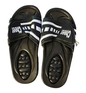 GK SPORTS SANDALS "CHEER” CHILD SIZE 3/4 BLACK & WHITE W/ PULL-OVER STRAP - Picture 1 of 5