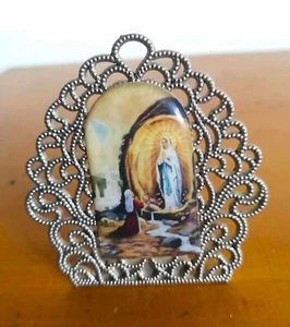 Small vintage Mary religious figure display/icon on decorated metal stand (6cm) - Picture 1 of 6