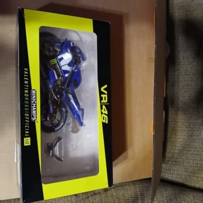 1/12 Minichamps Yamaha YZR-M1 V. Rossi MotoGP 2018 122 183046 - Bild 1 von 4