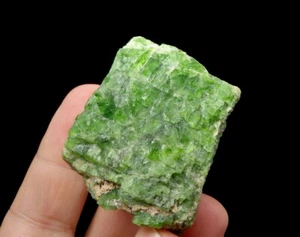 Rare ! CHROMIAN DIOPSIDE beautiful green colour ! - RUSSIA Yakutia Inagli /pc836 - Picture 1 of 11