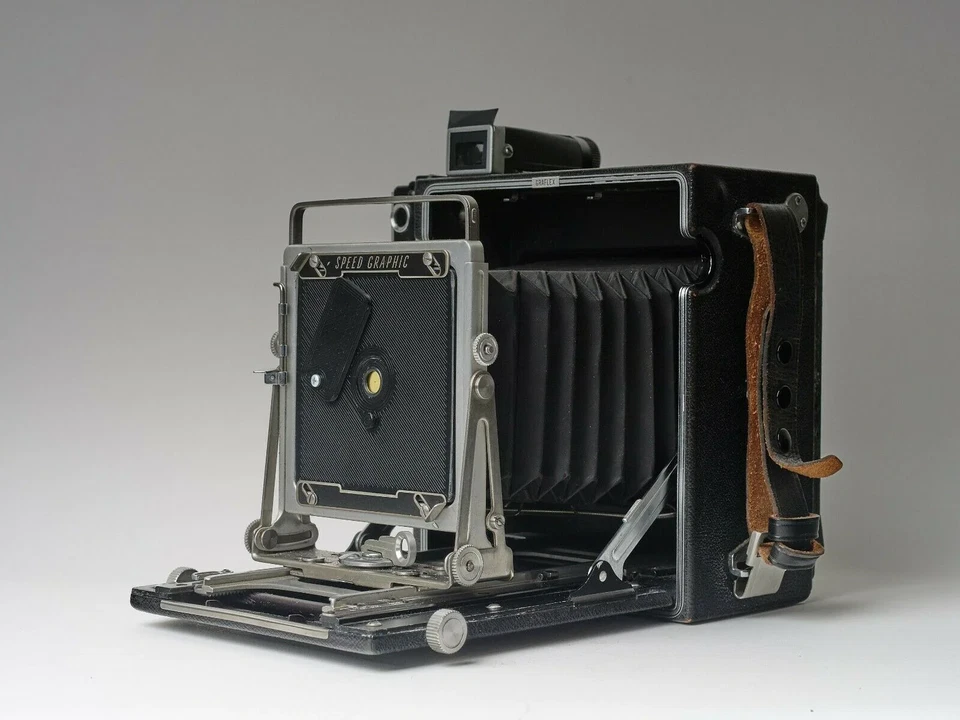 Graflex and Speed and Crown Graphic pinhole board with interchangeable inserts - Image 1 of 4