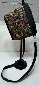 Borsa a tracolla nera, tracolla regolabile, 2 tasche esterne, fodera gialla - Foto 1 di 12