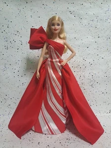 Barbie Holiday 2019 incompleta con difetti sul vestito - Foto 1 di 24