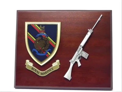 Royal Marines (RM)  "The Commando's" Mess Shield & SLR L1A1 Combat Plaque - Image 1 of 2