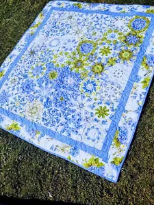 Pre-Cut Kaleidoscope Within Complete Quilt Kit, PERIWINKLE SPRING, Stack n Whack - Picture 1 of 8