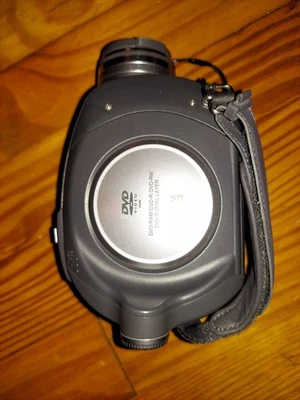 Videocámara Panasonic VDR-D210 - Probada y solo cámara funcionando sin accesorios  Foto 1 de 4