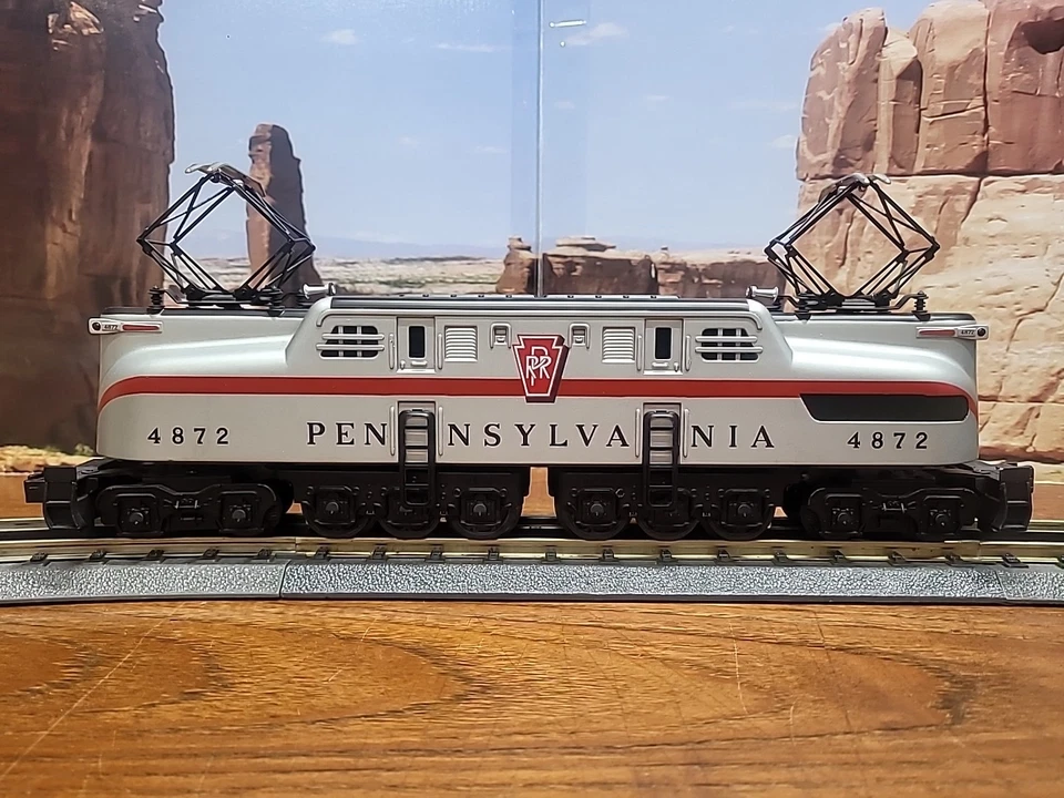MTH O Gauge Pennsylvania GG-1 4872 Electric Locomotive MT- 5104L - Image 1 of 4