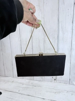 Bolso sin asas vintage de tela con correa de cadena negra y dorada de los años 80 rectangular pequeño Foto 1 de 4