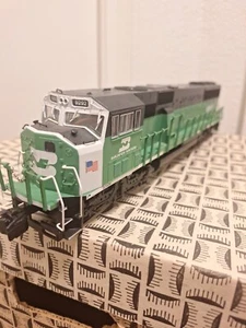 Walthers 910-9714 HO EMD SD60M Diesel Locomotive #9292 - Picture 1 of 24