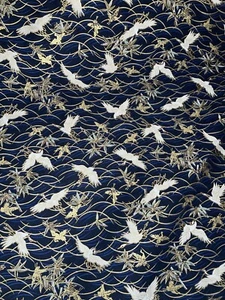 1 Meter marineblau Kranich Vogel japanischer Druck 100 % Baumwolle Stoff..58 Zoll breit - Bild 1 von 6