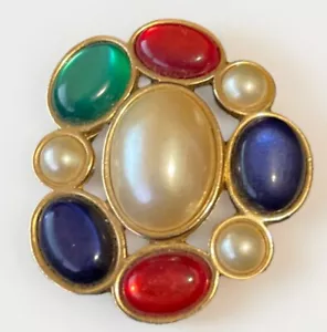 Broche prendedor vintage firmado AVON cabujón racimo rojo azul imitación perla tono dorado - Imagen 1 de 7