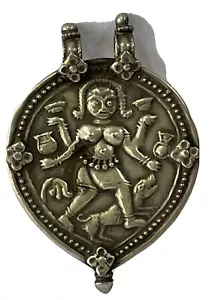 Vintage silver tribal pendant from India 18 Th Century Hand Crafted carved - Picture 1 of 4