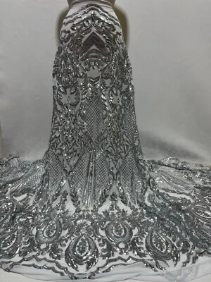 Tela/lentejuelas elásticas plateadas en plata sobre malla blanca/lentejuelas encaje-por yarda Foto 1 de 4