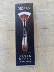 Urban Decay Pro Contour Shapeshifter Make-Up Brush - F-113. - Picture 1 of 6