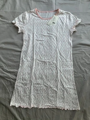 White Long Nightgown With Pink Hearts Size Children 10-12 - Image 1 of 3