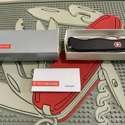 Victorinox швейцарский армейский нож черный одной рукой треккер 111 мм 54874 новый в коробке - Изображение 1 из 4