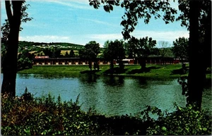 The Owego Treadway Inn & Jolly Rogue Restaurant und Taverne NY Seeblick Postkarte - Bild 1 von 2