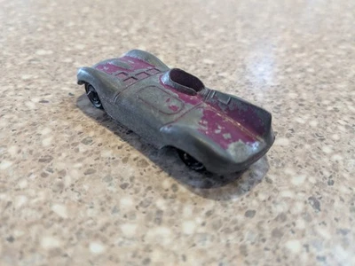 Coche de metal fundido a presión vintage Tootsietoy púrpura Jag Jaguar Chicago Foto 1 de 4