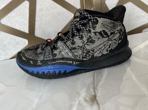 Nike Kyrie 7 Grind Zapatos Para Hombres 8 Negro/Azul CQ9326-007 Tenis de Baloncesto Zapatos - Imagen 1 de 11